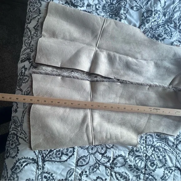 Reversible Faux Suede & Faux Fur Vest – Women’s Medium (Approx.) - Picture 5 of 6